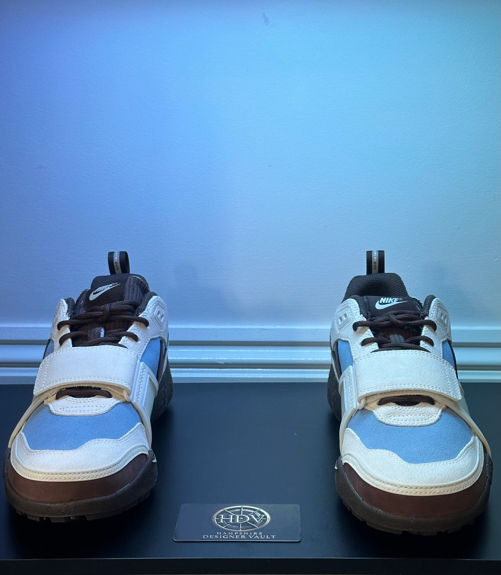 TRAVIS SCOTT x NIKE ZOOM FIELD JAXX ‘LECHE BLUE’