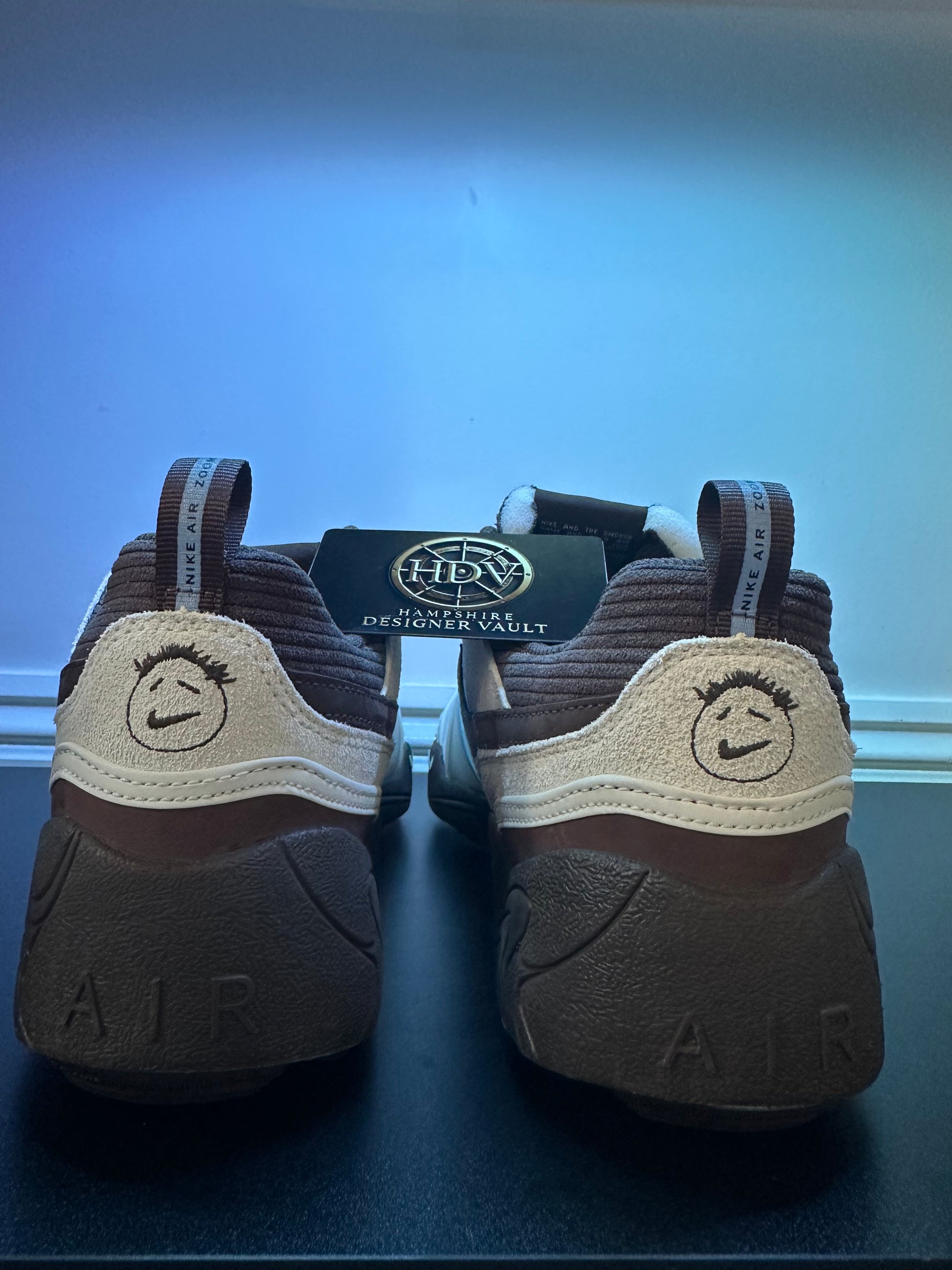 TRAVIS SCOTT x NIKE ZOOM FIELD JAXX ‘LECHE BLUE’